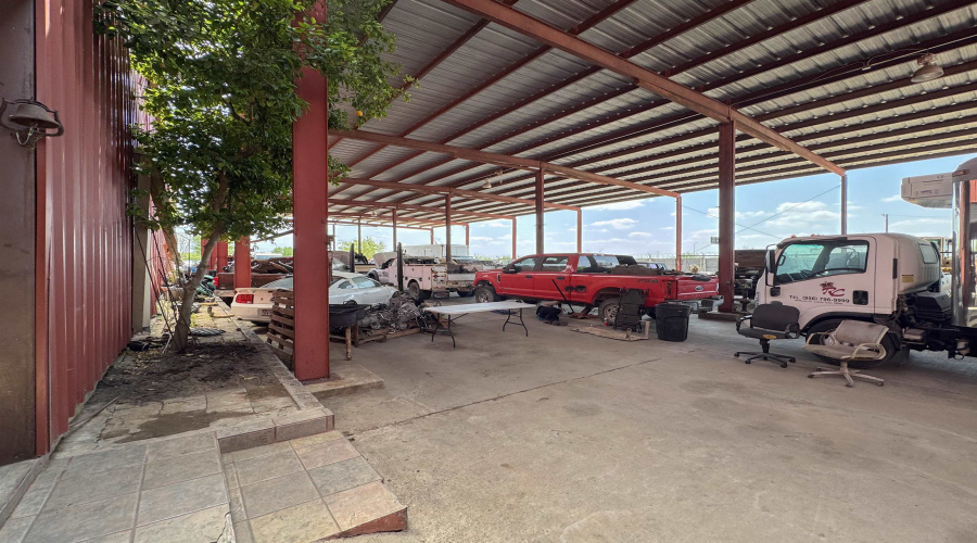 5103 E U.S. Hwy 59, Laredo, Texas 78043, 1 Bedroom Bedrooms, ,3 BathroomsBathrooms,Commercial/industrial,For Sale,5103 E U.S. Hwy 59,20261819