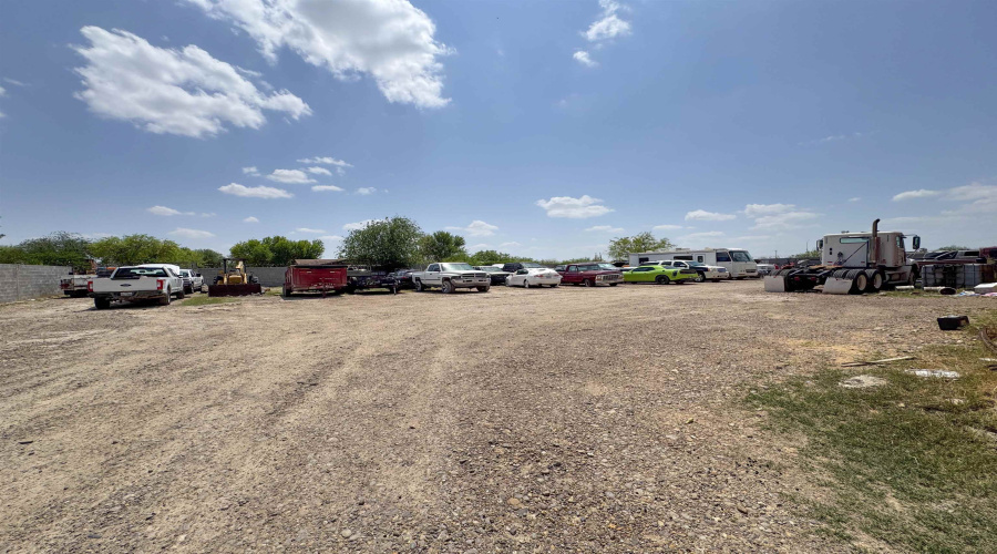 5103 E U.S. Hwy 59, Laredo, Texas 78043, 1 Bedroom Bedrooms, ,3 BathroomsBathrooms,Commercial/industrial,For Sale,5103 E U.S. Hwy 59,20261819