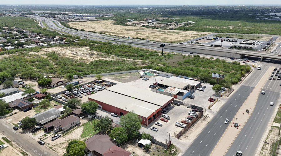 5103 E U.S. Hwy 59, Laredo, Texas 78043, 1 Bedroom Bedrooms, ,3 BathroomsBathrooms,Commercial/industrial,For Sale,5103 E U.S. Hwy 59,20261819