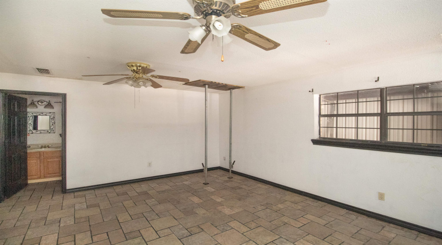 5103 E U.S. Hwy 59, Laredo, Texas 78043, 1 Bedroom Bedrooms, ,3 BathroomsBathrooms,Commercial/industrial,For Sale,5103 E U.S. Hwy 59,20261819