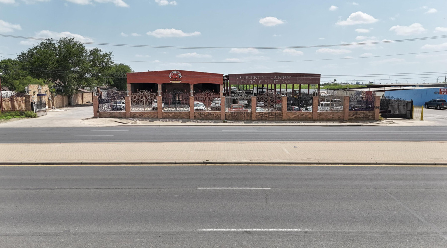 5103 E U.S. Hwy 59, Laredo, Texas 78043, 1 Bedroom Bedrooms, ,3 BathroomsBathrooms,Commercial/industrial,For Sale,5103 E U.S. Hwy 59,20261819