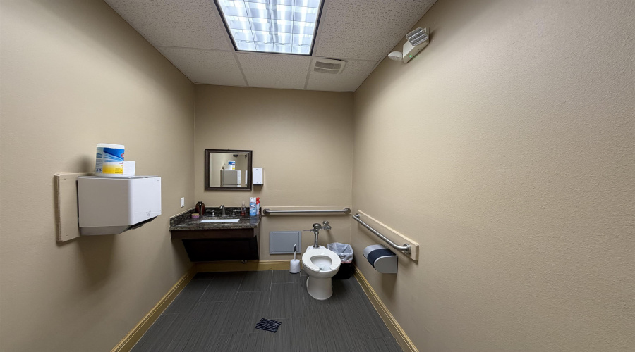 6999 McPherson Dr, Laredo Tx, Texas 78045, 21 Rooms Rooms,2 BathroomsBathrooms,Commercial retail/office,For Sale,6999 McPherson Dr,20261818