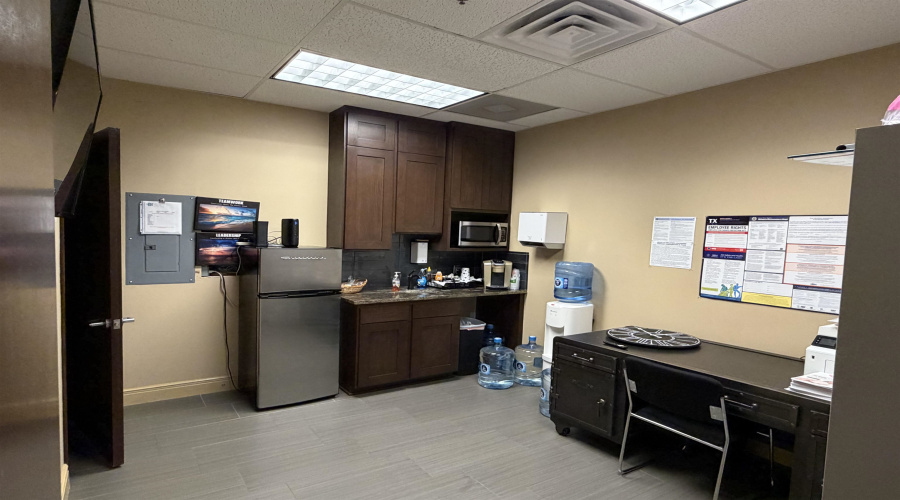 6999 McPherson Dr, Laredo Tx, Texas 78045, 21 Rooms Rooms,2 BathroomsBathrooms,Commercial retail/office,For Sale,6999 McPherson Dr,20261818