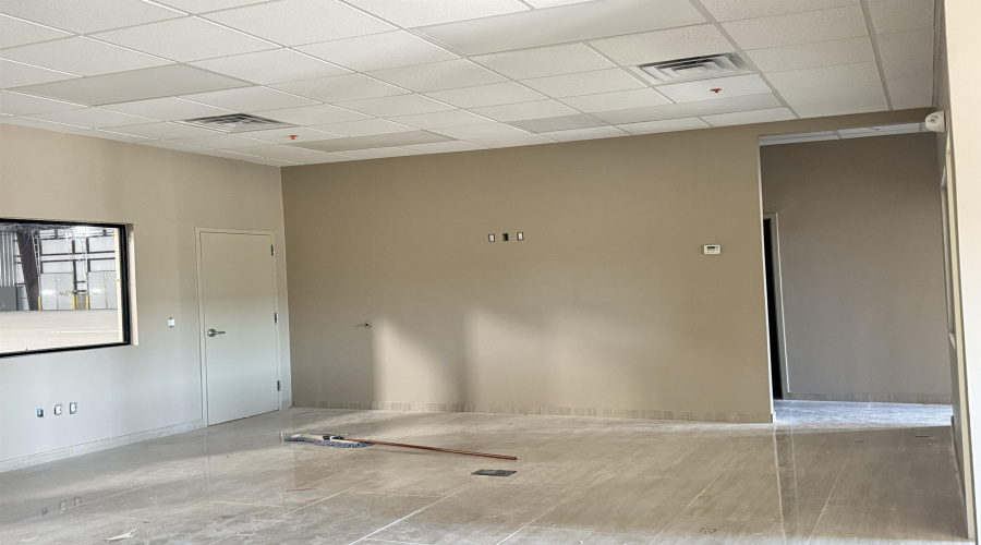 18725 World Trade Center Lp, Laredo, Texas 78045-8975, 1 Bedroom Bedrooms, 11 Rooms Rooms,2 BathroomsBathrooms,Commercial/industrial,For Rent,18725 World Trade Center Lp,20261823