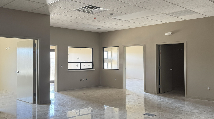 18725 World Trade Center Lp, Laredo, Texas 78045-8975, 1 Bedroom Bedrooms, 11 Rooms Rooms,2 BathroomsBathrooms,Commercial/industrial,For Rent,18725 World Trade Center Lp,20261823