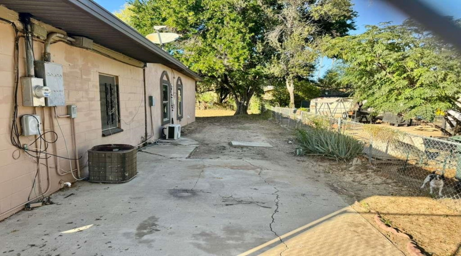 2108 Willow St, Laredo, Texas 78043, 4 Bedrooms Bedrooms, 7 Rooms Rooms,2 BathroomsBathrooms,Residential,For Sale,2108 Willow St,20255368