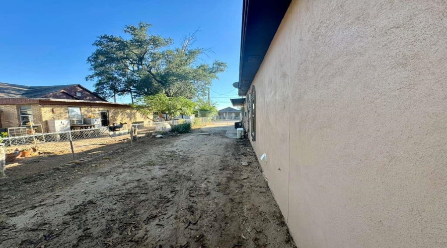 2108 Willow St, Laredo, Texas 78043, 4 Bedrooms Bedrooms, 7 Rooms Rooms,2 BathroomsBathrooms,Residential,For Sale,2108 Willow St,20255368