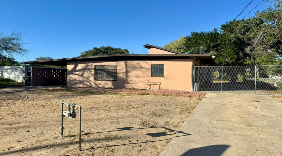 2108 Willow St, Laredo, Texas 78043, 4 Bedrooms Bedrooms, 7 Rooms Rooms,2 BathroomsBathrooms,Residential,For Sale,2108 Willow St,20255368