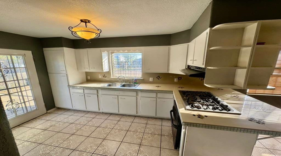 2108 Willow St, Laredo, Texas 78043, 4 Bedrooms Bedrooms, 7 Rooms Rooms,2 BathroomsBathrooms,Residential,For Sale,2108 Willow St,20255368