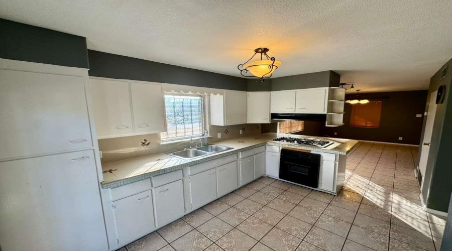 2108 Willow St, Laredo, Texas 78043, 4 Bedrooms Bedrooms, 7 Rooms Rooms,2 BathroomsBathrooms,Residential,For Sale,2108 Willow St,20255368