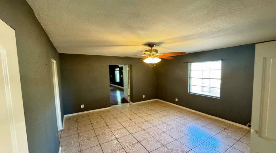 2108 Willow St, Laredo, Texas 78043, 4 Bedrooms Bedrooms, 7 Rooms Rooms,2 BathroomsBathrooms,Residential,For Sale,2108 Willow St,20255368