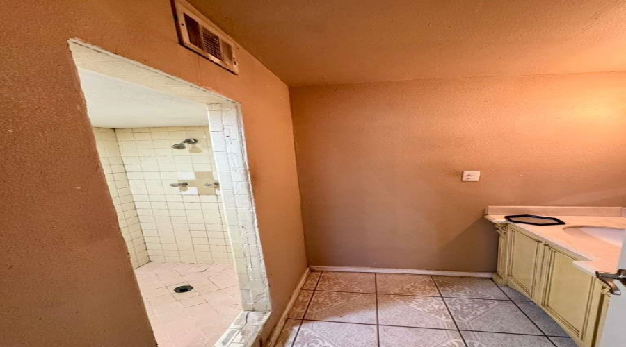 2108 Willow St, Laredo, Texas 78043, 4 Bedrooms Bedrooms, 7 Rooms Rooms,2 BathroomsBathrooms,Residential,For Sale,2108 Willow St,20255368