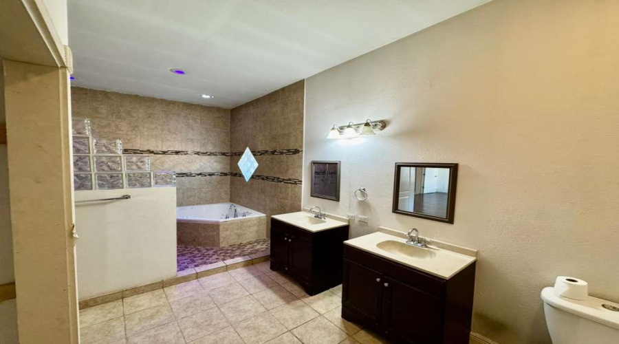 2108 Willow St, Laredo, Texas 78043, 4 Bedrooms Bedrooms, 7 Rooms Rooms,2 BathroomsBathrooms,Residential,For Sale,2108 Willow St,20255368