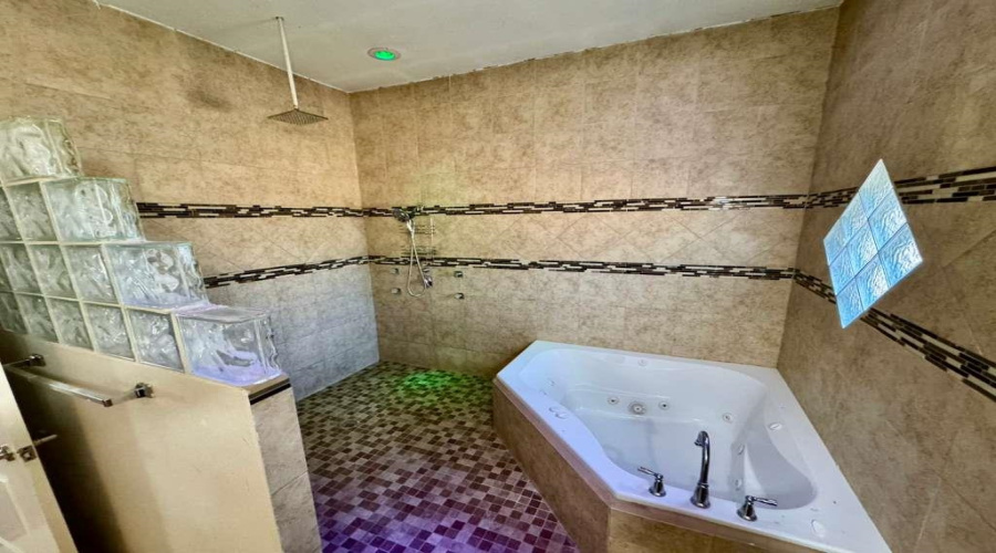 2108 Willow St, Laredo, Texas 78043, 4 Bedrooms Bedrooms, 7 Rooms Rooms,2 BathroomsBathrooms,Residential,For Sale,2108 Willow St,20255368