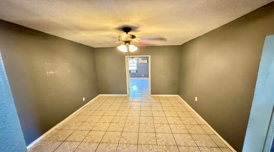 2108 Willow St, Laredo, Texas 78043, 4 Bedrooms Bedrooms, 7 Rooms Rooms,2 BathroomsBathrooms,Residential,For Sale,2108 Willow St,20255368