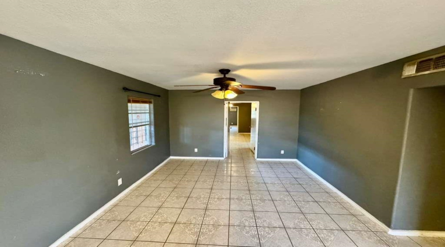 2108 Willow St, Laredo, Texas 78043, 4 Bedrooms Bedrooms, 7 Rooms Rooms,2 BathroomsBathrooms,Residential,For Sale,2108 Willow St,20255368