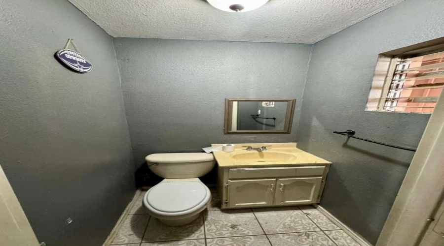 2108 Willow St, Laredo, Texas 78043, 4 Bedrooms Bedrooms, 7 Rooms Rooms,2 BathroomsBathrooms,Residential,For Sale,2108 Willow St,20255368