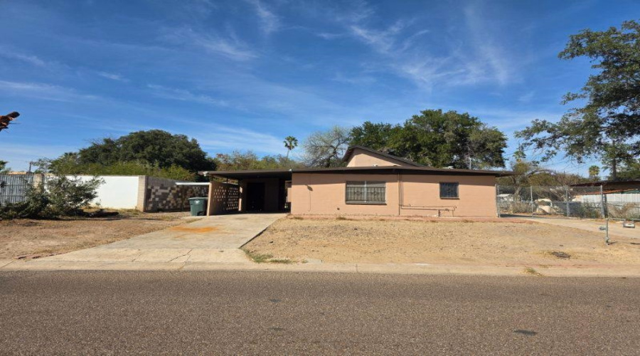 2108 Willow St, Laredo, Texas 78043, 4 Bedrooms Bedrooms, 7 Rooms Rooms,2 BathroomsBathrooms,Residential,For Sale,2108 Willow St,20255368