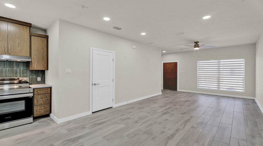 7613 King Arthurs Ct, Laredo, Texas 78041, 1 Bedroom Bedrooms, 1 Room Rooms,1 BathroomBathrooms,Residential,For Rent,7613 King Arthurs Ct,20261817