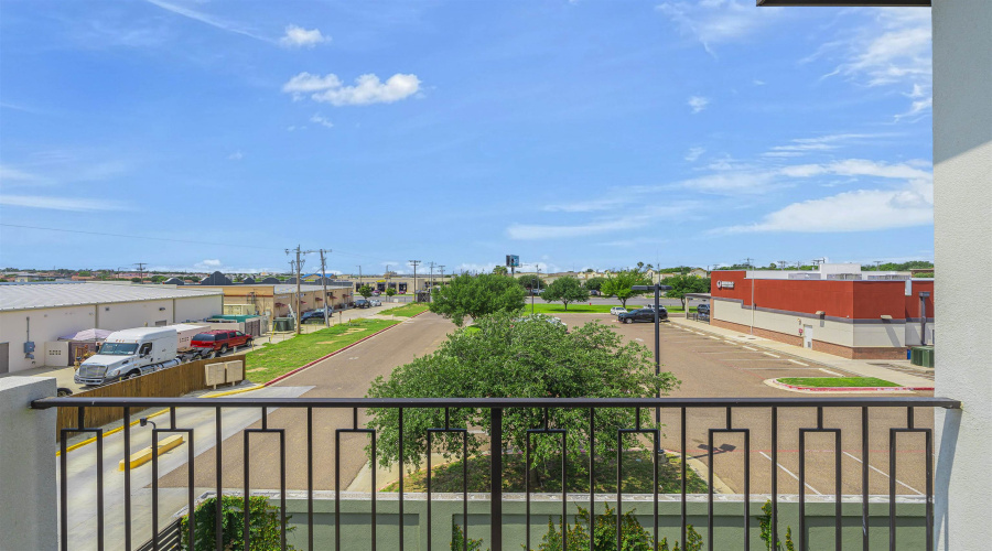 9653 McPherson Rd, Laredo, Texas 78045, 3 Bedrooms Bedrooms, 7 Rooms Rooms,2 BathroomsBathrooms,Residential,For Sale,9653 McPherson Rd,20261822