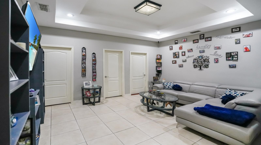 309 Lake Kariba Ct, Laredo, Texas 78041, 5 Bedrooms Bedrooms, 10 Rooms Rooms,4 BathroomsBathrooms,Residential,For Sale,309 Lake Kariba Ct,20261826