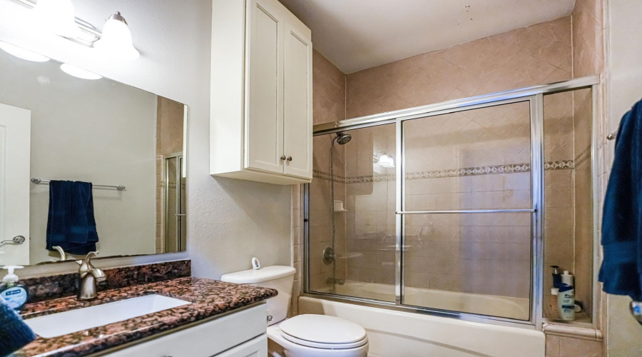 309 Lake Kariba Ct, Laredo, Texas 78041, 5 Bedrooms Bedrooms, 10 Rooms Rooms,4 BathroomsBathrooms,Residential,For Sale,309 Lake Kariba Ct,20261826