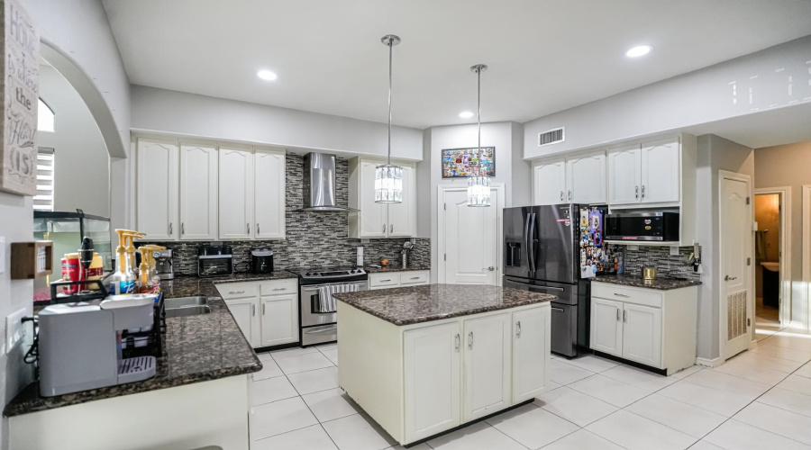 309 Lake Kariba Ct, Laredo, Texas 78041, 5 Bedrooms Bedrooms, 10 Rooms Rooms,4 BathroomsBathrooms,Residential,For Sale,309 Lake Kariba Ct,20261826