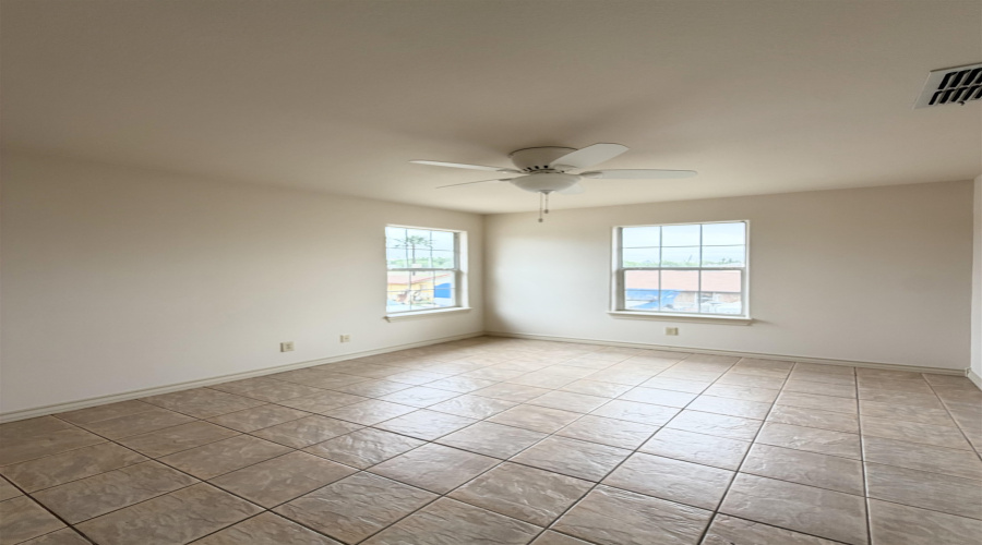 419 W Eistetter St, Laredo, Texas 78041, 2 Bedrooms Bedrooms, 4 Rooms Rooms,1 BathroomBathrooms,Residential,For Rent,419 W Eistetter St,20261827