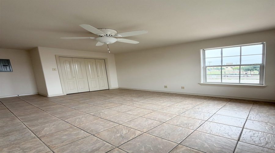 419 W Eistetter St, Laredo, Texas 78041, 2 Bedrooms Bedrooms, 4 Rooms Rooms,1 BathroomBathrooms,Residential,For Rent,419 W Eistetter St,20261827