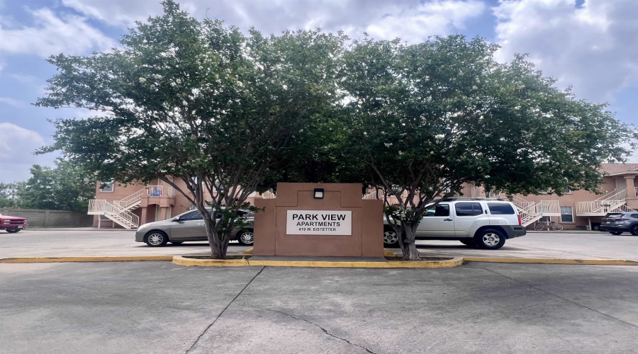 419 W Eistetter St, Laredo, Texas 78041, 2 Bedrooms Bedrooms, 4 Rooms Rooms,1 BathroomBathrooms,Residential,For Rent,419 W Eistetter St,20261827