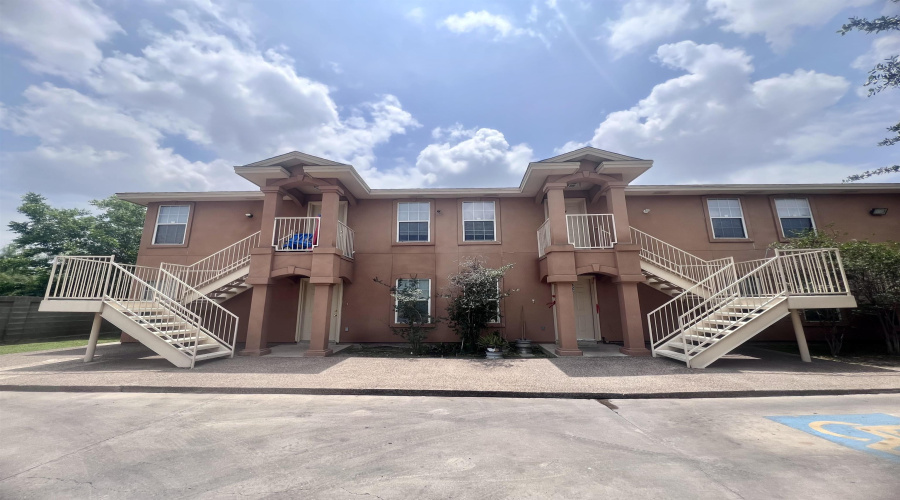 419 W Eistetter St, Laredo, Texas 78041, 2 Bedrooms Bedrooms, 4 Rooms Rooms,1 BathroomBathrooms,Residential,For Rent,419 W Eistetter St,20261827