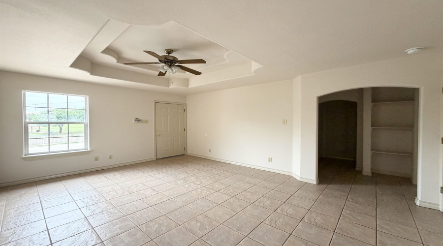 419 W Eistetter St, Laredo, Texas 78041, 2 Bedrooms Bedrooms, 4 Rooms Rooms,1 BathroomBathrooms,Residential,For Rent,419 W Eistetter St,20261827