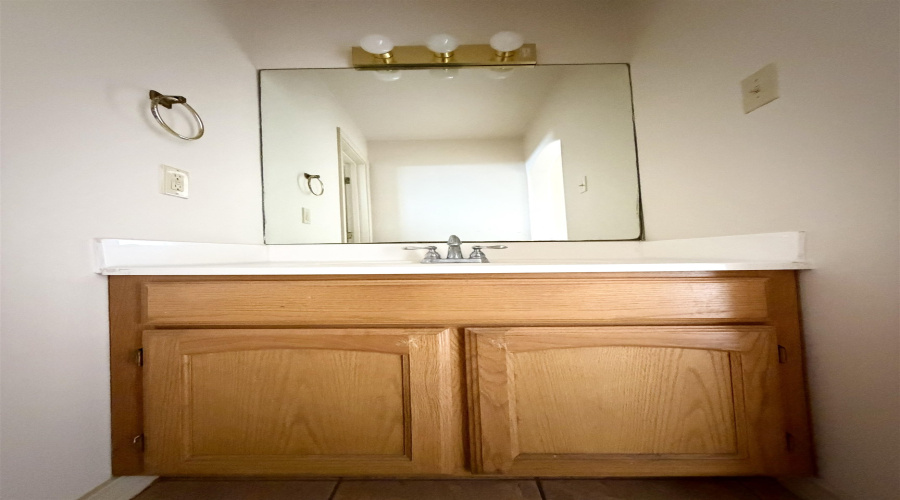 419 W Eistetter St, Laredo, Texas 78041, 2 Bedrooms Bedrooms, 4 Rooms Rooms,1 BathroomBathrooms,Residential,For Rent,419 W Eistetter St,20261827