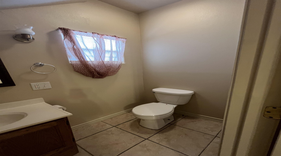 2803 Bayard St, Laredo, Texas 78046-8259, 2 Bedrooms Bedrooms, 4 Rooms Rooms,1 BathroomBathrooms,Residential,For Rent,2803 Bayard St,20261834