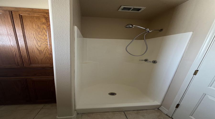 2803 Bayard St, Laredo, Texas 78046-8259, 2 Bedrooms Bedrooms, 4 Rooms Rooms,1 BathroomBathrooms,Residential,For Rent,2803 Bayard St,20261834