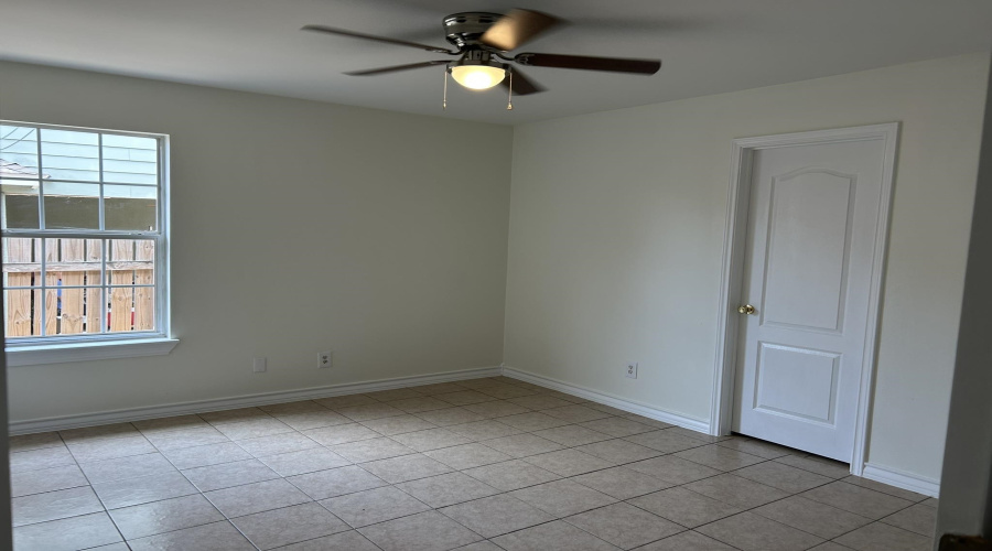 4740 Loma Vista Dr, Laredo, Texas 78046, 3 Bedrooms Bedrooms, 6 Rooms Rooms,2 BathroomsBathrooms,Residential,For Rent,4740 Loma Vista Dr,20261835