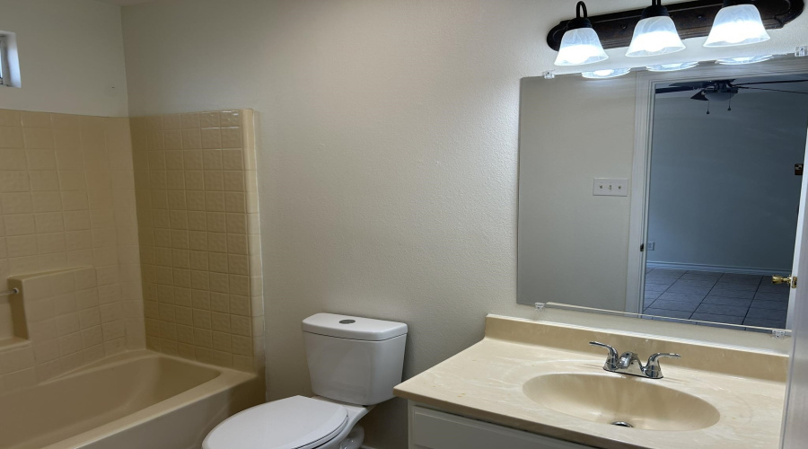 4740 Loma Vista Dr, Laredo, Texas 78046, 3 Bedrooms Bedrooms, 6 Rooms Rooms,2 BathroomsBathrooms,Residential,For Rent,4740 Loma Vista Dr,20261835