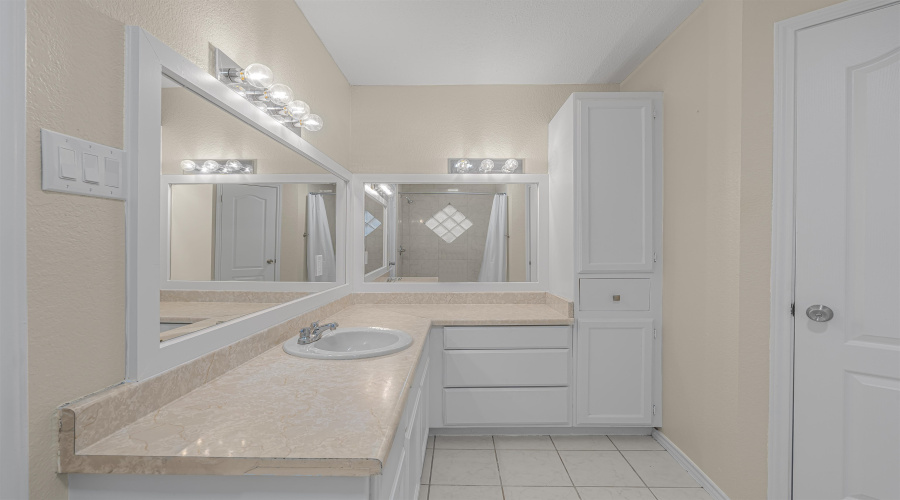 8912 Liberty Lp, Laredo, Texas 78045, 3 Bedrooms Bedrooms, 6 Rooms Rooms,2 BathroomsBathrooms,Residential,For Sale,8912 Liberty Lp,20261836