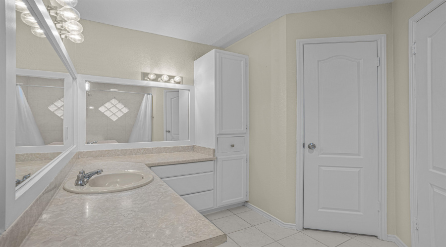 8912 Liberty Lp, Laredo, Texas 78045, 3 Bedrooms Bedrooms, 6 Rooms Rooms,2 BathroomsBathrooms,Residential,For Sale,8912 Liberty Lp,20261836