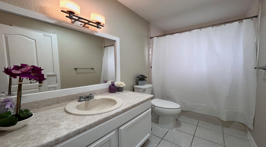 8912 Liberty Lp, Laredo, Texas 78045, 3 Bedrooms Bedrooms, 6 Rooms Rooms,2 BathroomsBathrooms,Residential,For Sale,8912 Liberty Lp,20261836