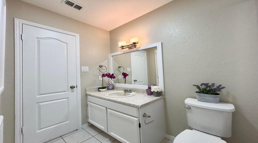 8912 Liberty Lp, Laredo, Texas 78045, 3 Bedrooms Bedrooms, 6 Rooms Rooms,2 BathroomsBathrooms,Residential,For Sale,8912 Liberty Lp,20261836