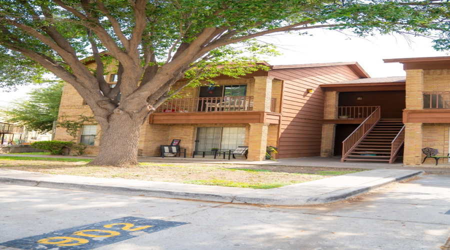 1752 Tiara Trl, Laredo, Texas 78045, 2 Bedrooms Bedrooms, 3 Rooms Rooms,2 BathroomsBathrooms,Residential,For Sale,1752 Tiara Trl,20261837