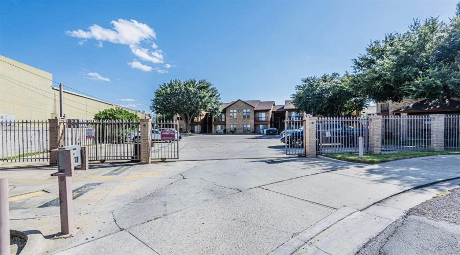1752 Tiara Trl, LAREDO, Texas 78045, 2 Bedrooms Bedrooms, 4 Rooms Rooms,2 BathroomsBathrooms,Residential,For Rent,1752 Tiara Trl,20261844