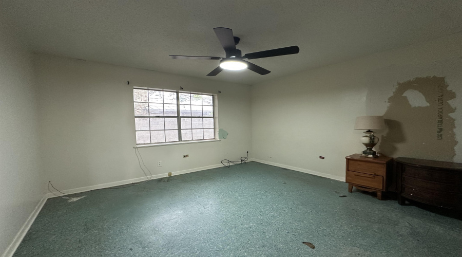 1813 N 1st. St., Zapata, Texas 78076, 3 Bedrooms Bedrooms, 6 Rooms Rooms,3 BathroomsBathrooms,Residential,For Sale,1813 N 1st. St.,20261852