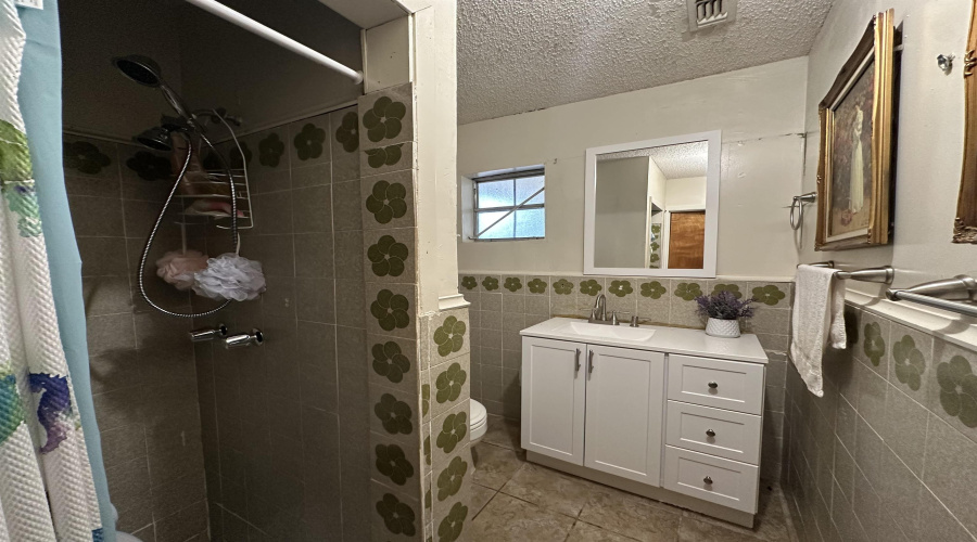 1813 N 1st. St., Zapata, Texas 78076, 3 Bedrooms Bedrooms, 6 Rooms Rooms,3 BathroomsBathrooms,Residential,For Sale,1813 N 1st. St.,20261852