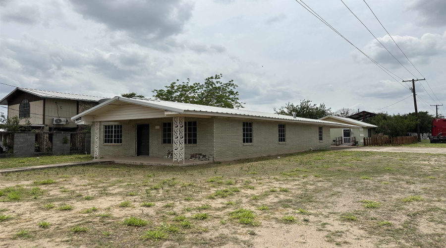 1813 N 1st. St., Zapata, Texas 78076, 3 Bedrooms Bedrooms, 6 Rooms Rooms,3 BathroomsBathrooms,Residential,For Sale,1813 N 1st. St.,20261852