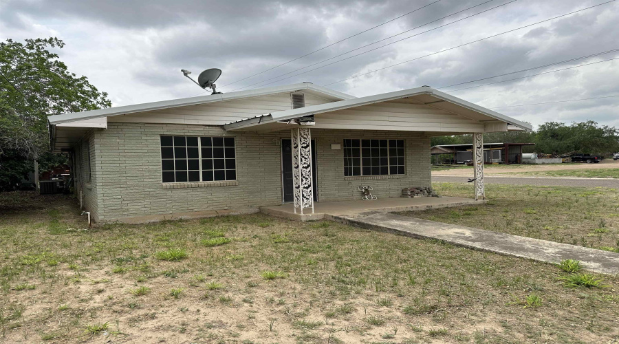 1813 N 1st. St., Zapata, Texas 78076, 3 Bedrooms Bedrooms, 6 Rooms Rooms,3 BathroomsBathrooms,Residential,For Sale,1813 N 1st. St.,20261852