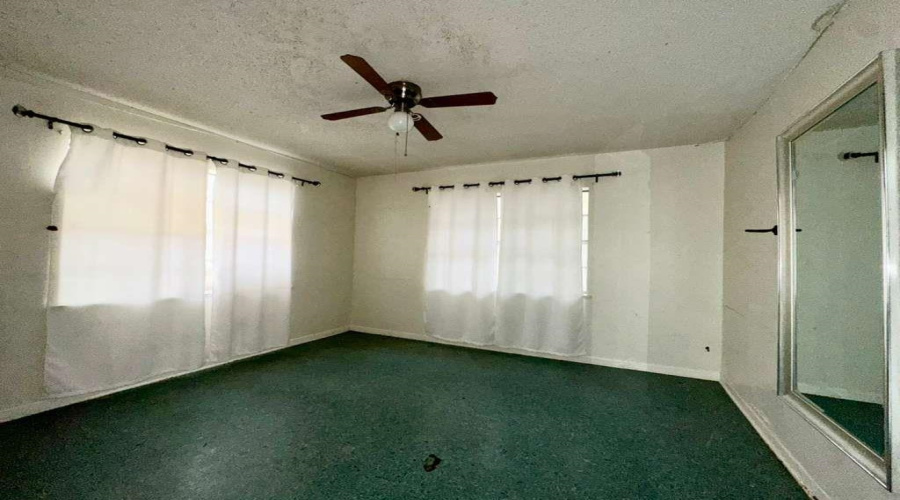 1813 N 1st. St., Zapata, Texas 78076, 3 Bedrooms Bedrooms, 6 Rooms Rooms,3 BathroomsBathrooms,Residential,For Sale,1813 N 1st. St.,20261852
