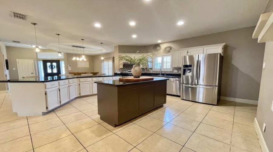 601 Marsh Ln, LAREDO, Texas 78045, 3 Bedrooms Bedrooms, 7 Rooms Rooms,4 BathroomsBathrooms,Residential,For Rent,601 Marsh Ln,20261854
