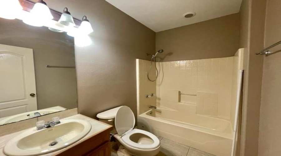 9804 Cantera Ct, LAREDO, Texas 78045, 3 Bedrooms Bedrooms, 6 Rooms Rooms,2 BathroomsBathrooms,Residential,For Rent,9804 Cantera Ct,20261855